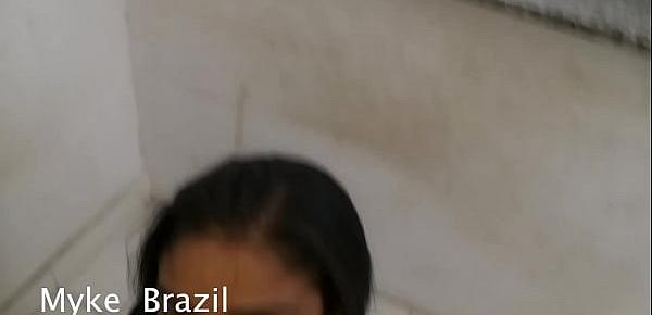  Myke Brazil recebe Angel Dinizz em seu apartamento, em bate papo descontraido e morena safada resolveu libera cuzinho e mama gostoso